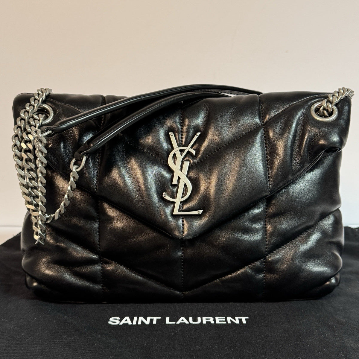 Saint Laurent Schultertasche Puffer Loulou Medium Schwarz Top Zustand
