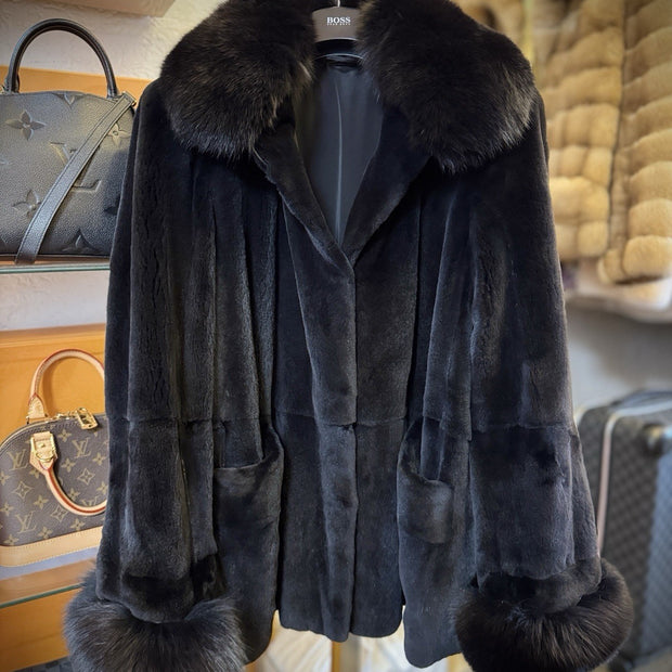 Marco Gianotti Nerzjacke, geschoren Saga Schwarz mit Blaufuchs Kragen