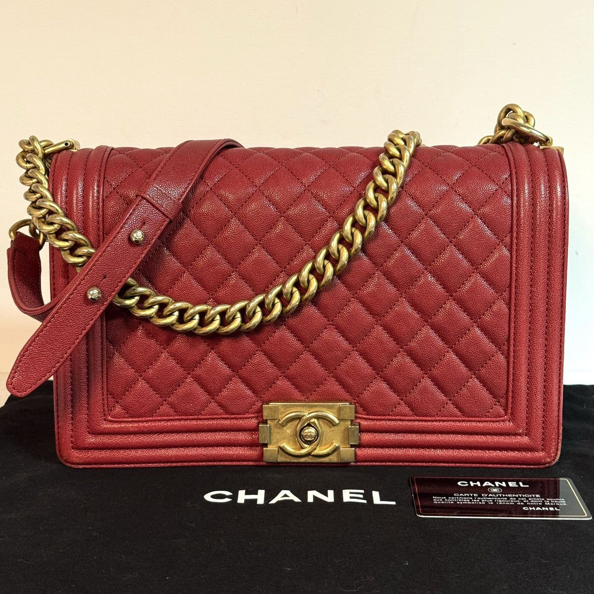 Chanel Boy Medium Flap Bag Caviar Burgunderrot & antique Gold Umhängetasche 2018