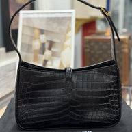 Saint Laurent Schultertasche Le 5 à 7 Hobo Bag Medium Schwarz Gold Leder