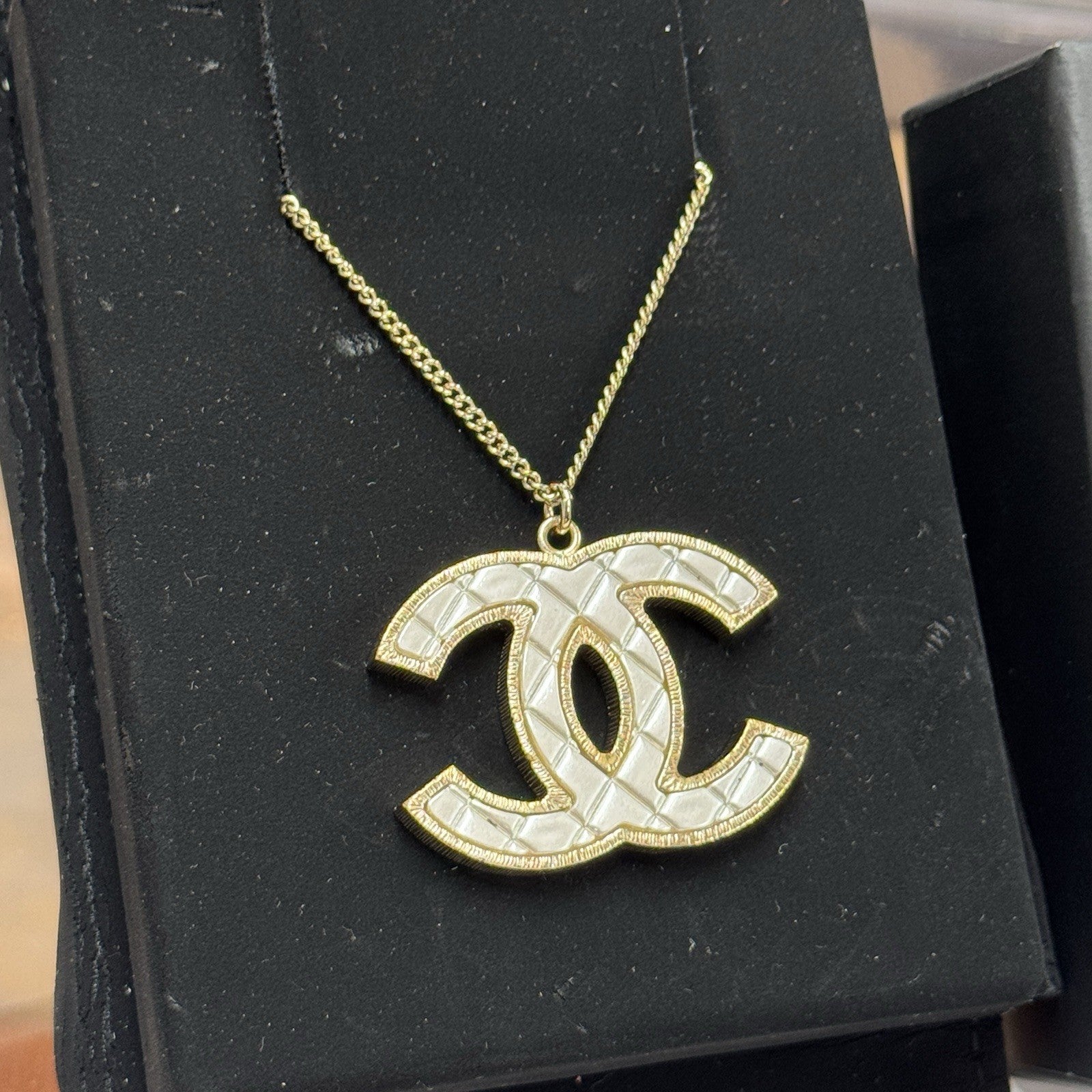Chanel A86160 CC Halskette Collier Anhänger Bicolor