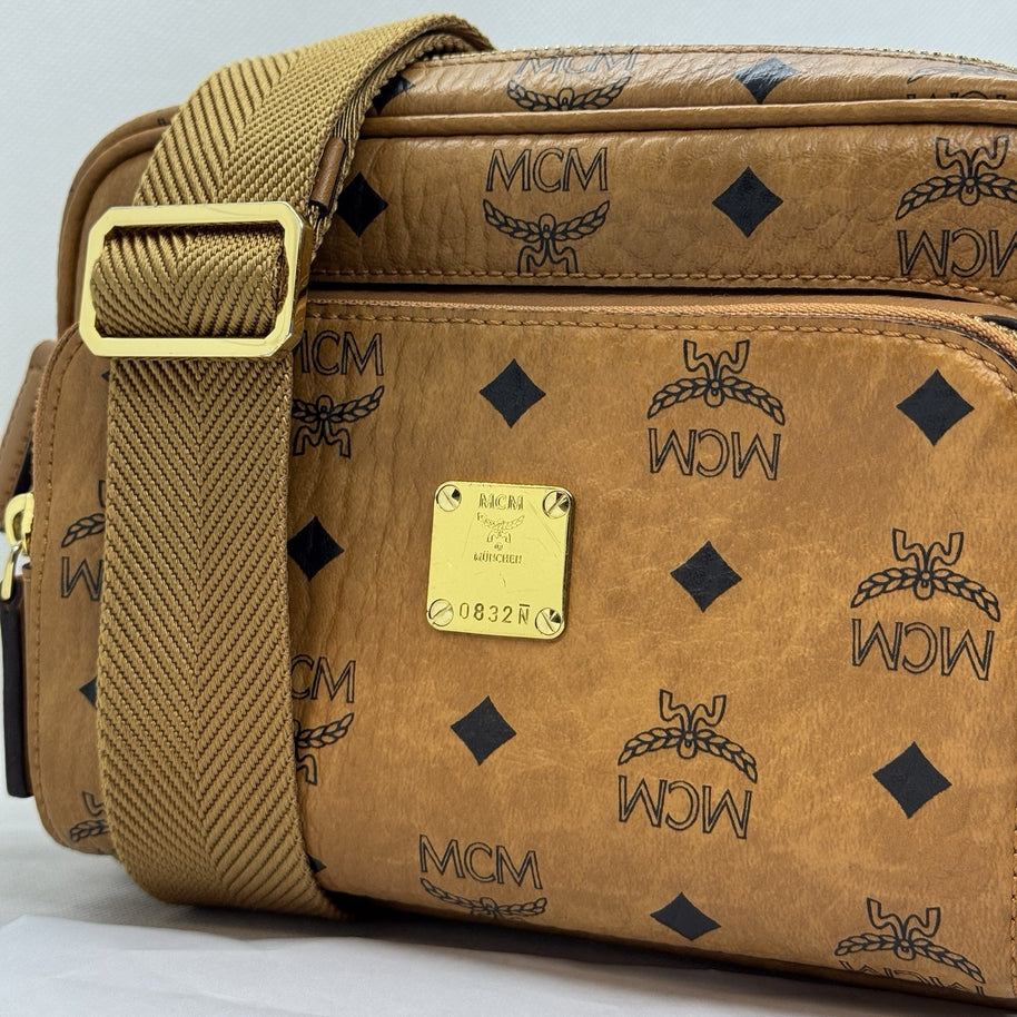 MCM Aren Umhängetasche Cognac Visetos