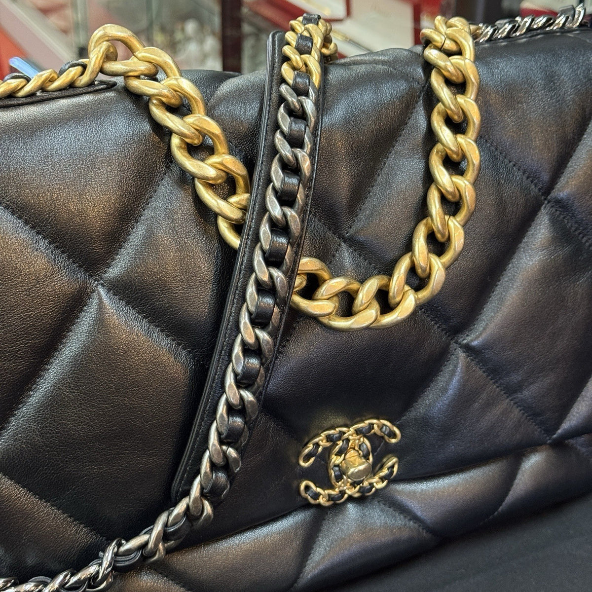 Chanel 19 Flap Bag „Jumbo“ Schwarz Lammleder großes Modell wie NEU