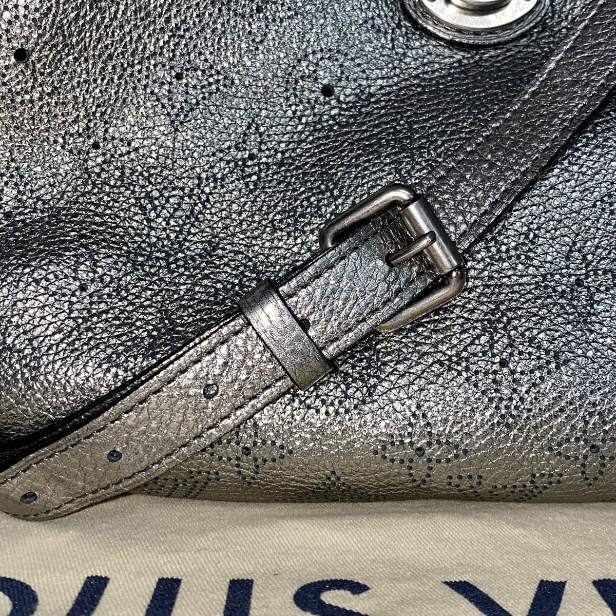 Louis Vuitton M95718 Mahina XS Silver/Silber Damen Umhängetasche NP: 2.395€