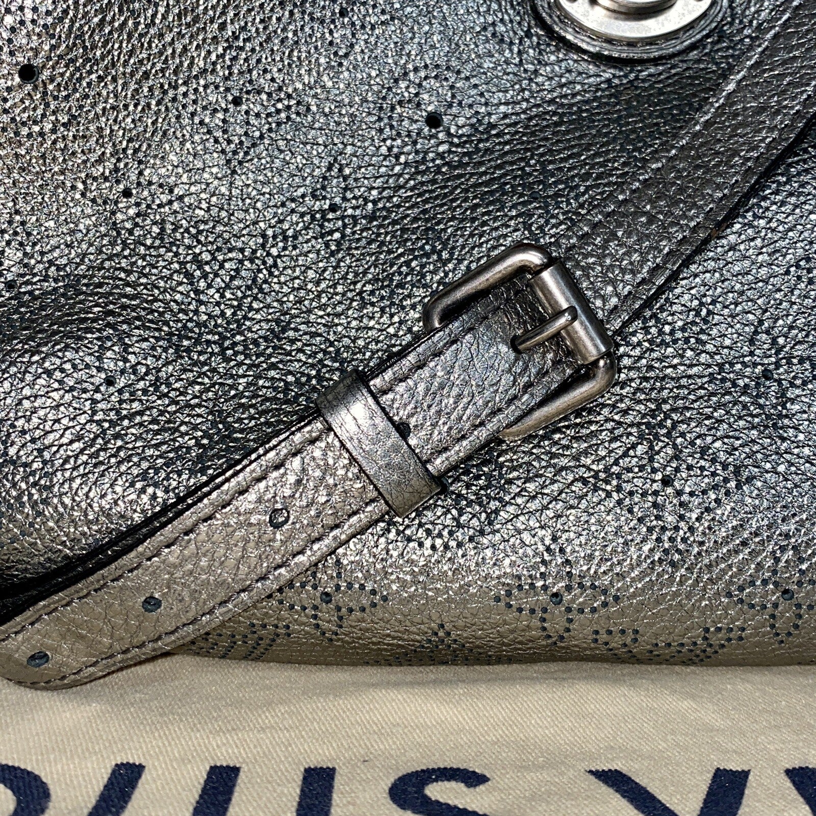 Louis Vuitton M95718 Mahina XS Silver/Silber Damen Umhängetasche NP: 2.395€