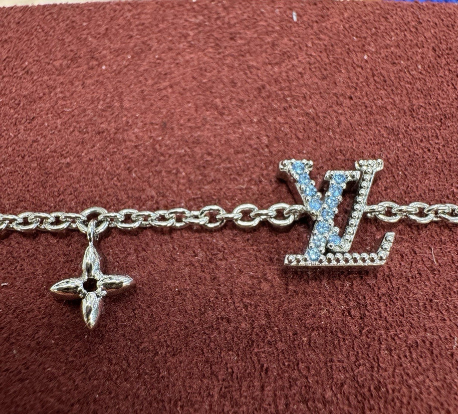 Louis Vuitton M0941A Iconic Aquamarine Armband Palladium Charm Bracelet