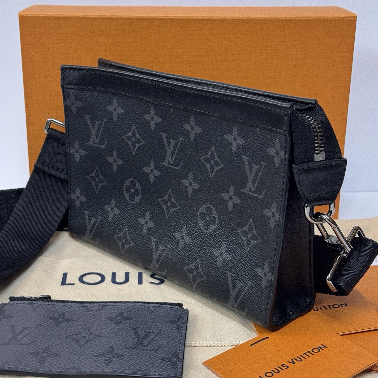 Louis Vuitton Gaston Wearable Geldbörse Umhängetasche M81124 Monogram Eclipse