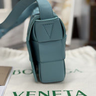Bottega Veneta Cassette Intreccio Leder Linoleum Türkis Blau