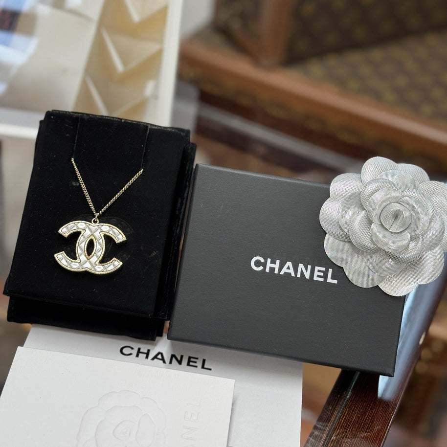 Chanel A86160 CC Halskette Collier Anhänger Bicolor