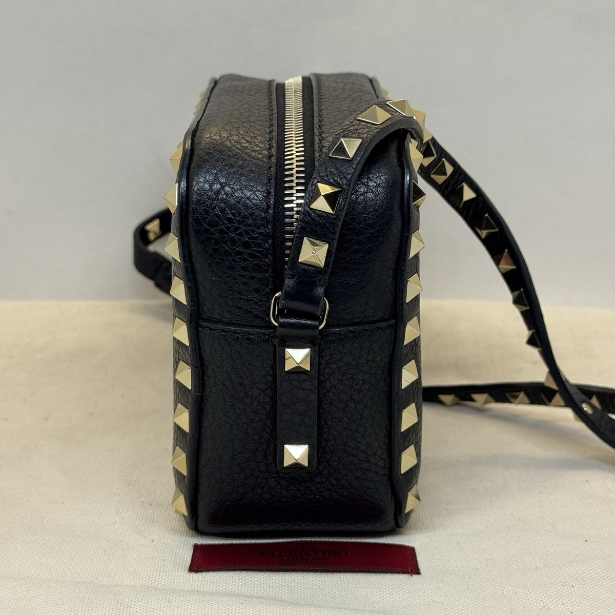 Valentino Garavani Rockstud Camera Bag kleine Umhängetasche Schwarz Leder