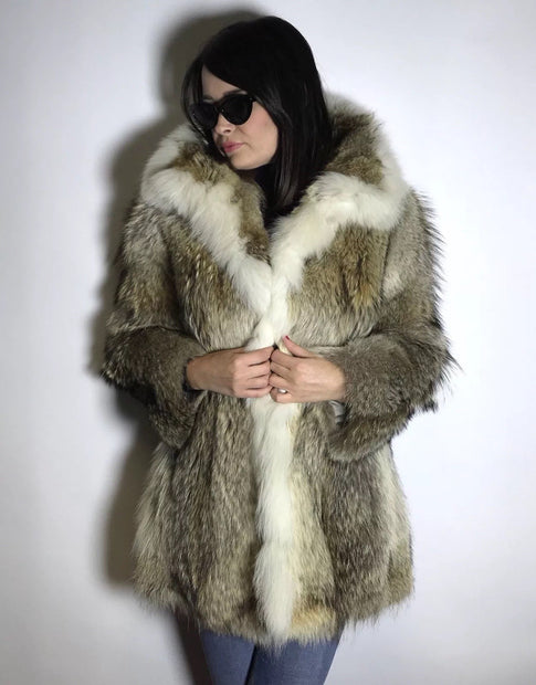 Ausgefallene Kojoten Jacke mit Polarfuchs Besatz | vom Kürschner | Gr. 38 Damen