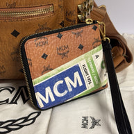 MCM Stark Rucksack + Portemonnaie Flight Print Visetos Cognac