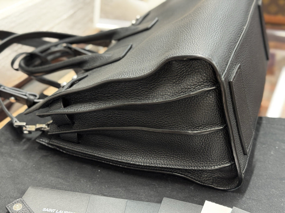 Saint Laurent Sac de Jour Medium Schwarz Leder Umhängetasche