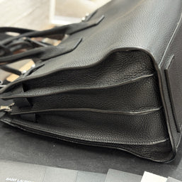 Saint Laurent Sac de Jour Medium Schwarz Leder Umhängetasche