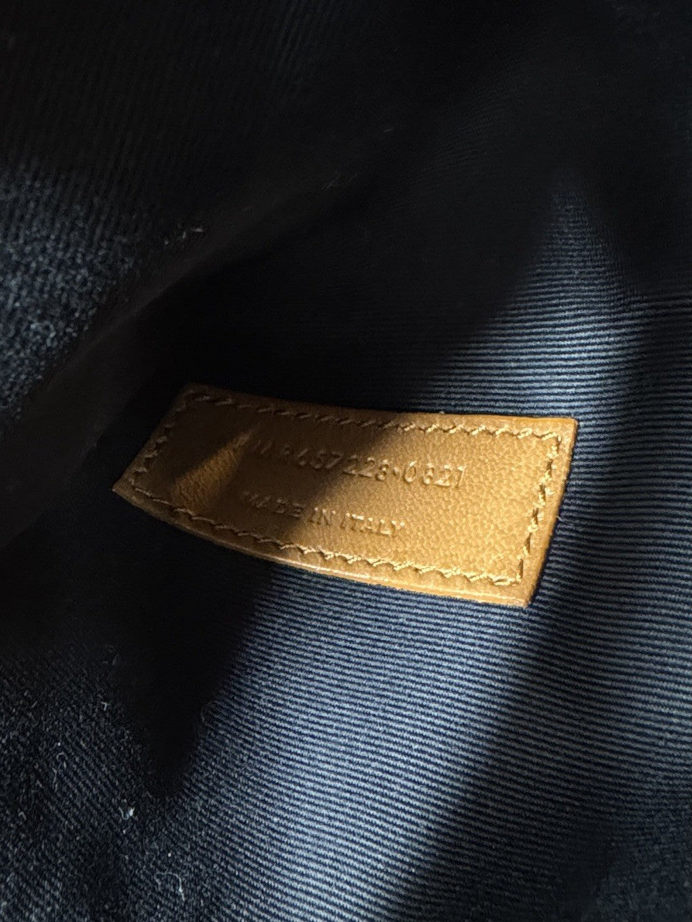Saint Laurent Schultertasche Le 5 à 7 Hobo Bag Medium Schwarz Gold Leder