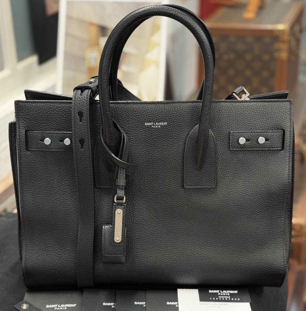 Saint Laurent Sac de Jour Medium Schwarz Leder Umhängetasche