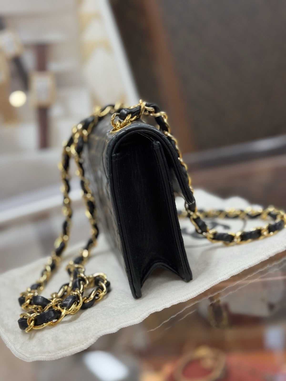 Chanel Flap Bag Classic Lambskin Leder Schwarz & Gold Vintage Mini Nano