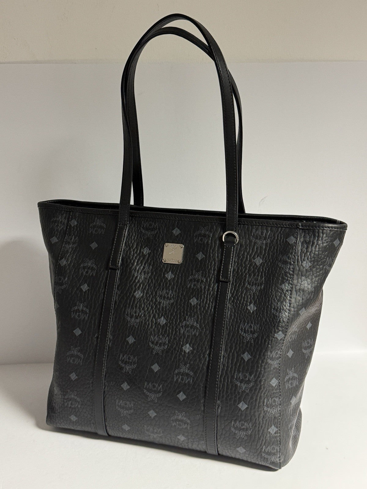 MCM Toni Medium Shopper mit Reissverschluss in Visetos Schwarz mit Rechnung