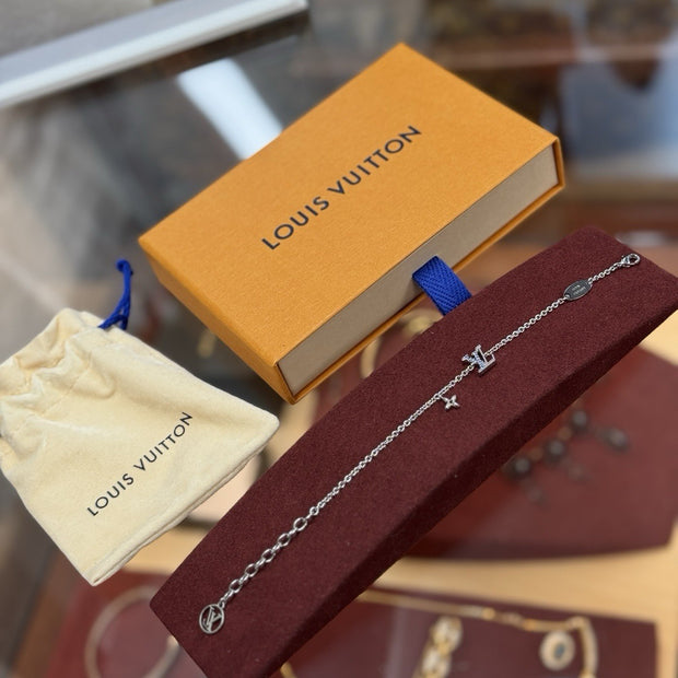 Louis Vuitton M0941A Iconic Aquamarine Armband Palladium Charm Bracelet