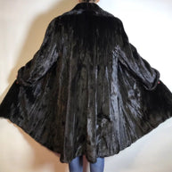 Wunderschöner Nerzmantel Original SAGA MINK Nerz schwarz Gr. 42/44 Damen