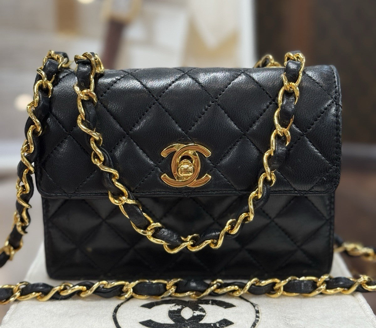 Chanel Flap Bag Classic Lambskin Leder Schwarz & Gold Vintage Mini Nano