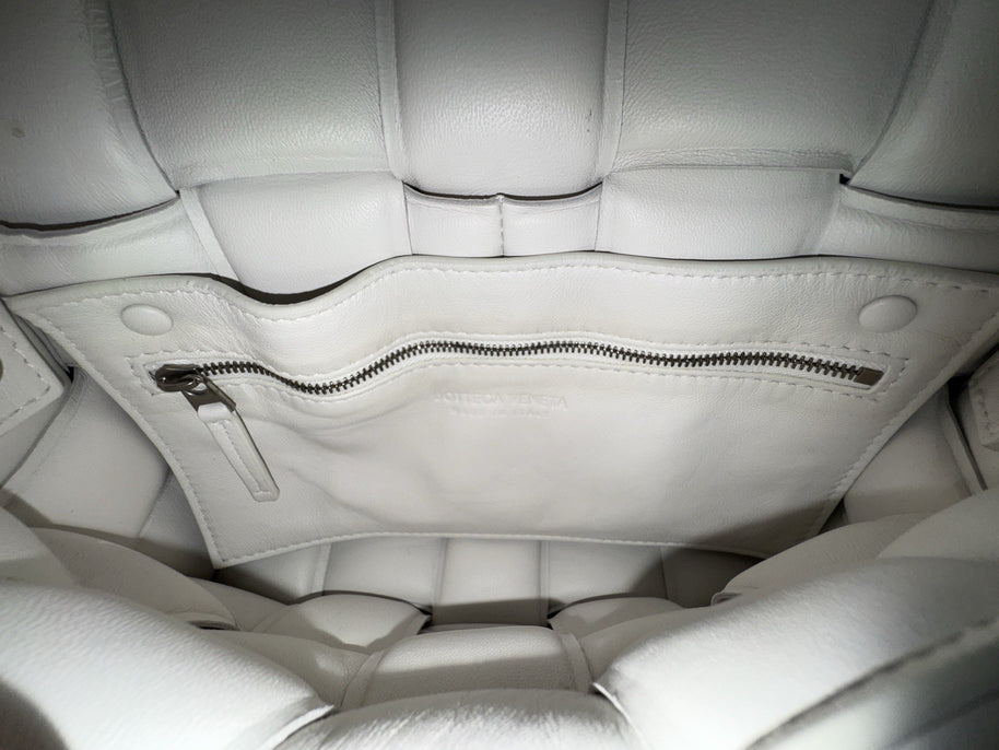 Bottega Veneta Padded Cassette Medium Weiss Leder Shoulder Bag