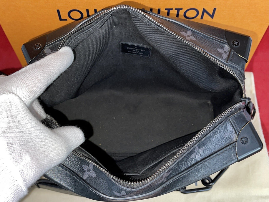 Louis Vuitton M44730 Soft Trunk Monogram Eclipse Canvas Umhängetasche 2019