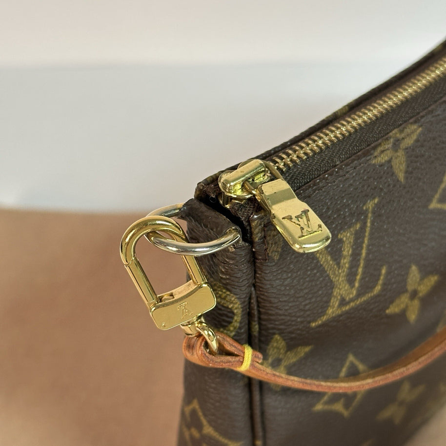 Louis Vuitton Pochette Accessoires Monogram Canvas Täschchen Clutch TOP Zustand