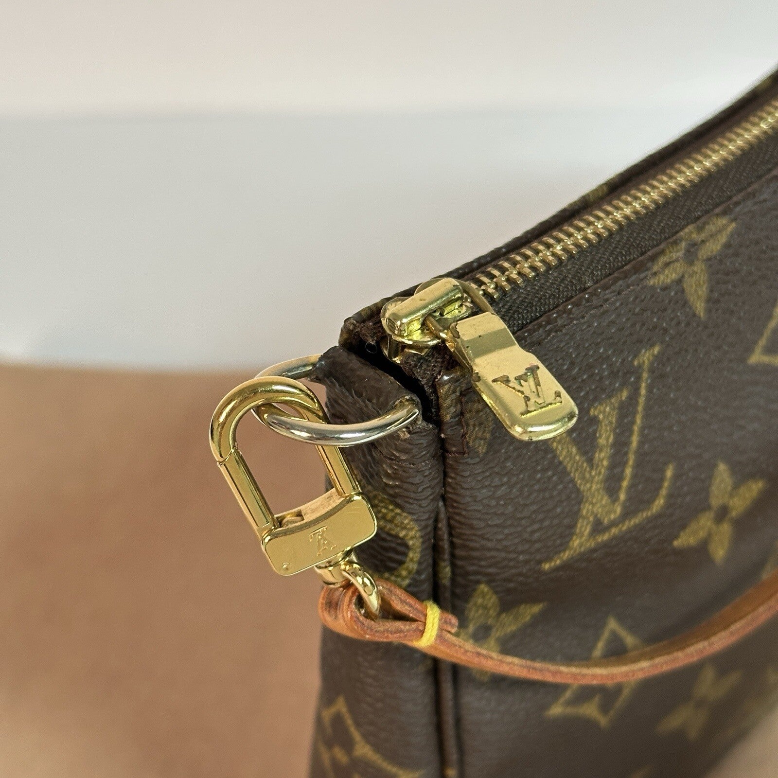 Louis Vuitton Pochette Accessoires Monogram Canvas Täschchen Clutch TOP Zustand