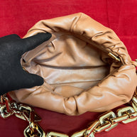 Bottega Veneta Pouch Gold Chain Kalbsleder Teak, Beige, Braun