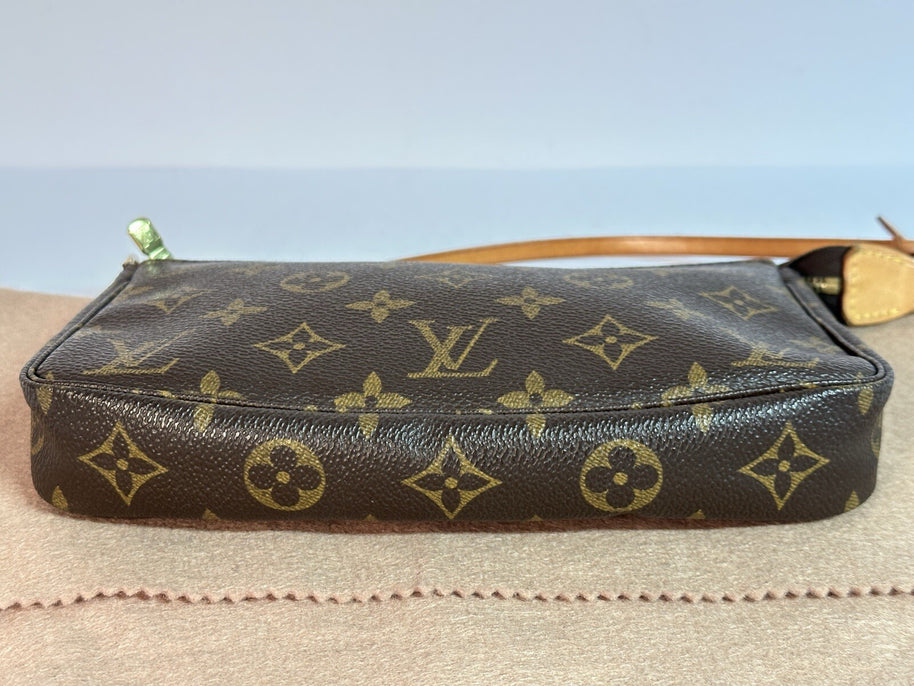 Louis Vuitton Pochette Accessoires Monogram Canvas Täschchen Clutch TOP Zustand