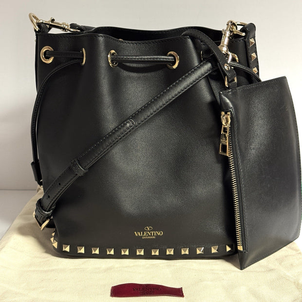 Valentino Garavani Rockstud Bucket Bag „Noe“ Umhängetasche + Pochette Schwarz