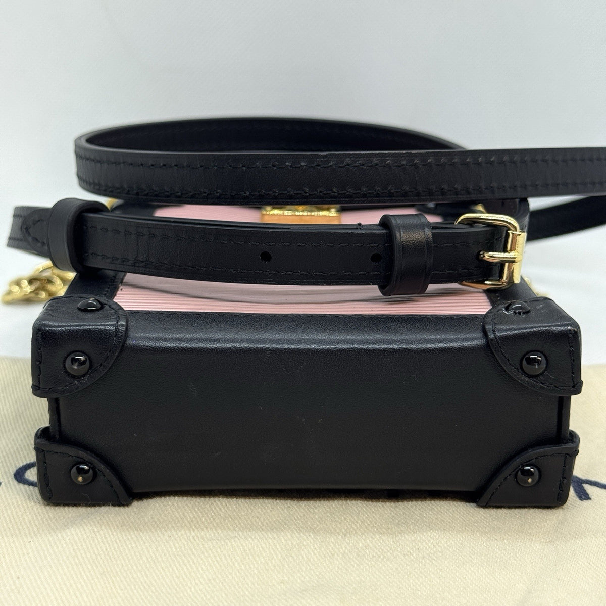 Louis Vuitton Pochette Trunk Vertical Schwarz & Rose Ballerine Epi Umhängetasche