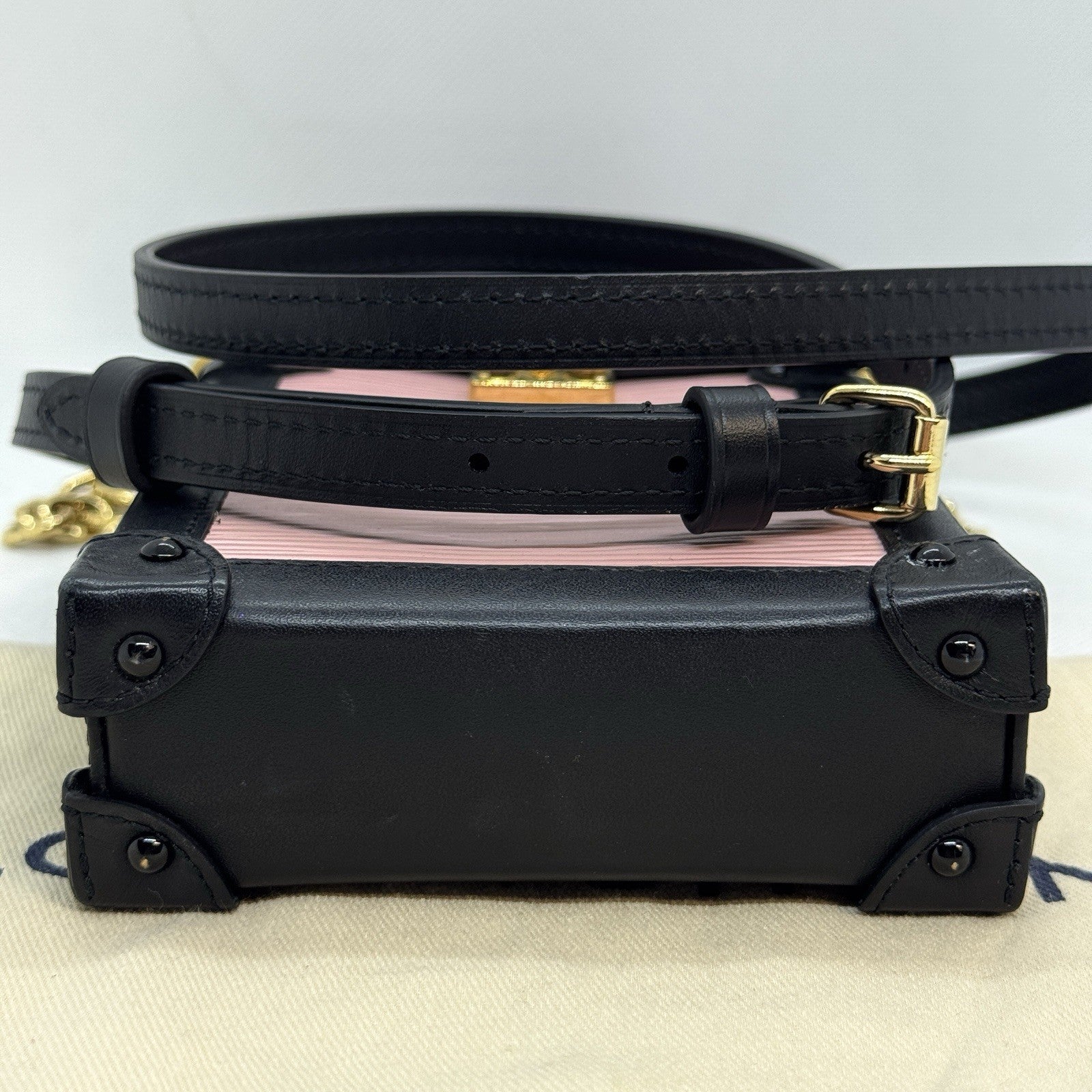 Louis Vuitton Pochette Trunk Vertical Schwarz & Rose Ballerine Epi Umhängetasche