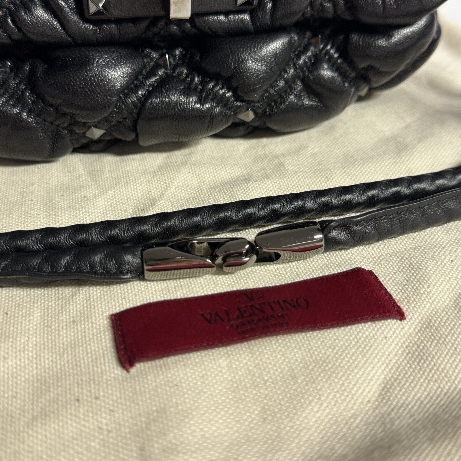 Valentino Garavani Spikeme Rockstud Puffer Leder Kleine Umhängetasche Schwarz