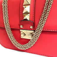 Valentino Garavani Glam Rock kleine Umhängetasche rosa/gold Rockstud