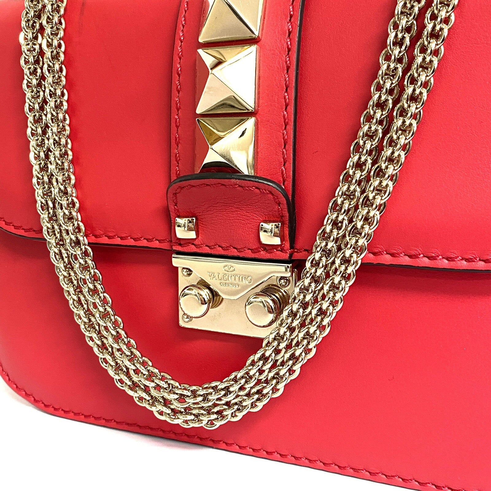 Valentino Garavani Glam Rock kleine Umhängetasche rosa/gold Rockstud
