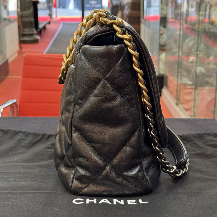 Chanel 19 Flap Bag „Jumbo“ Schwarz Lammleder großes Modell wie NEU