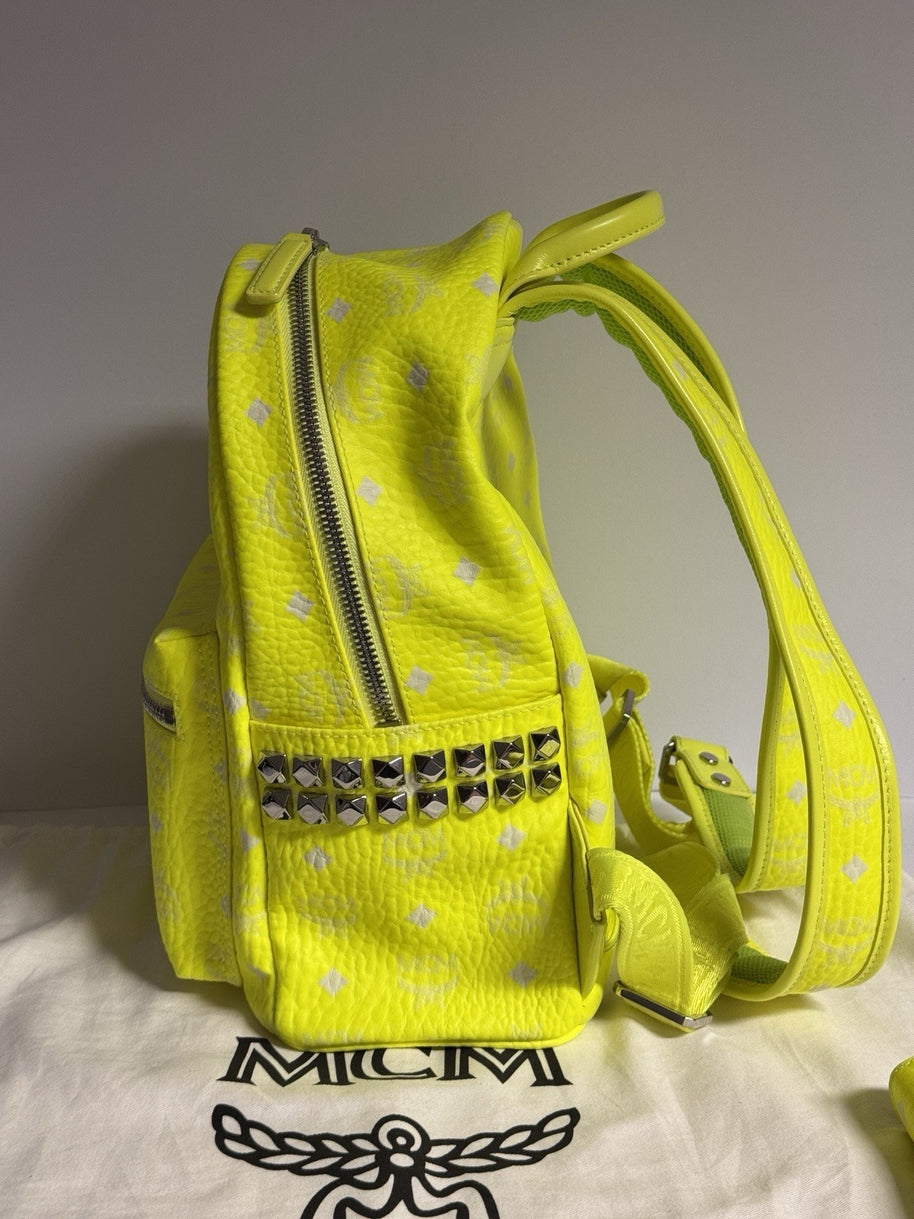 MCM Stark Rucksack + Portemonnaie Visetos Neon Gelb