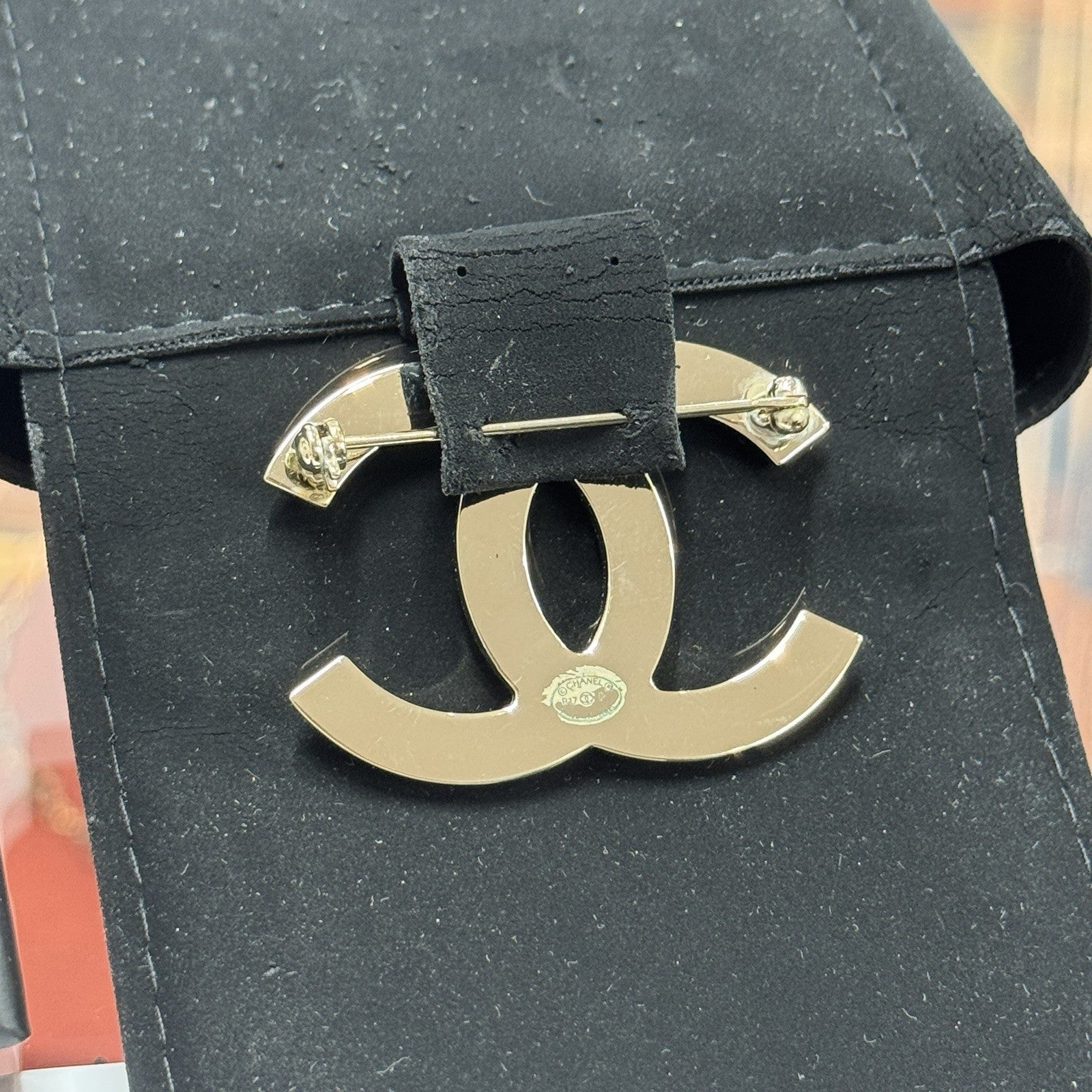 Chanel A96499 CC Brosche in Gold