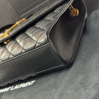 Saint Laurent Envelope Medium gegerbtes Grain De Poudre Leder Schwarz/Gold