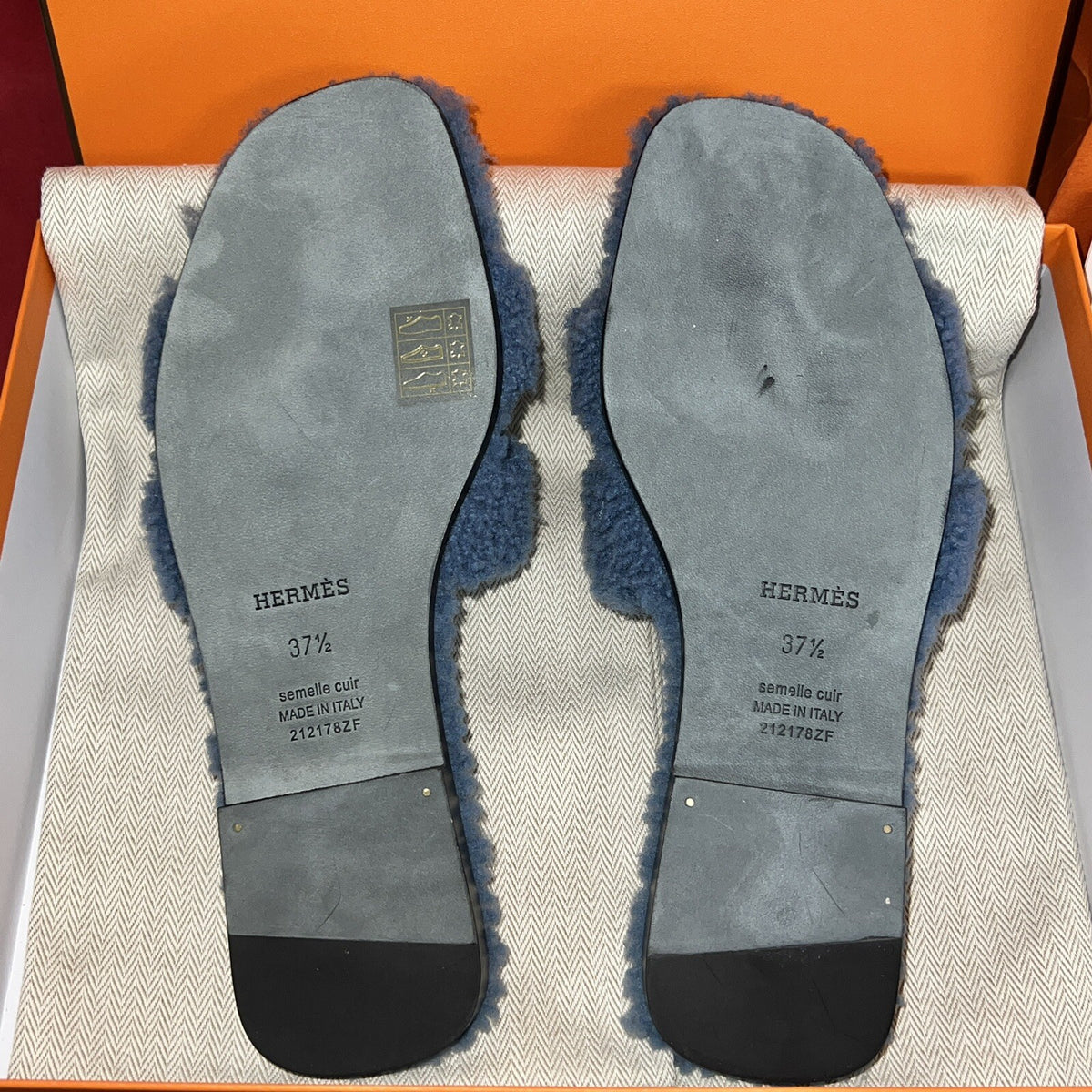 Hermes Paris Sandalen Oran Damen Lammfell Blau Gr. 37.5 mit Rechnung