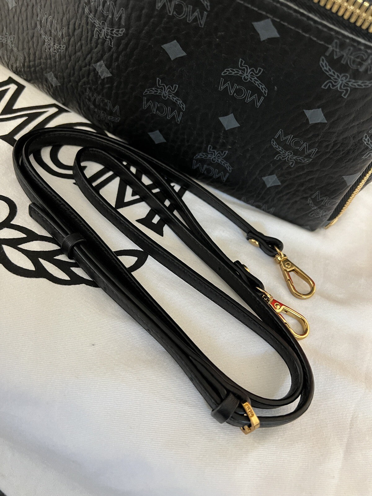 MCM Dual Stark Rucksack Großes Modell Schwarz Gold