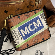 MCM Stark Rucksack + Portemonnaie Flight Print Visetos Cognac