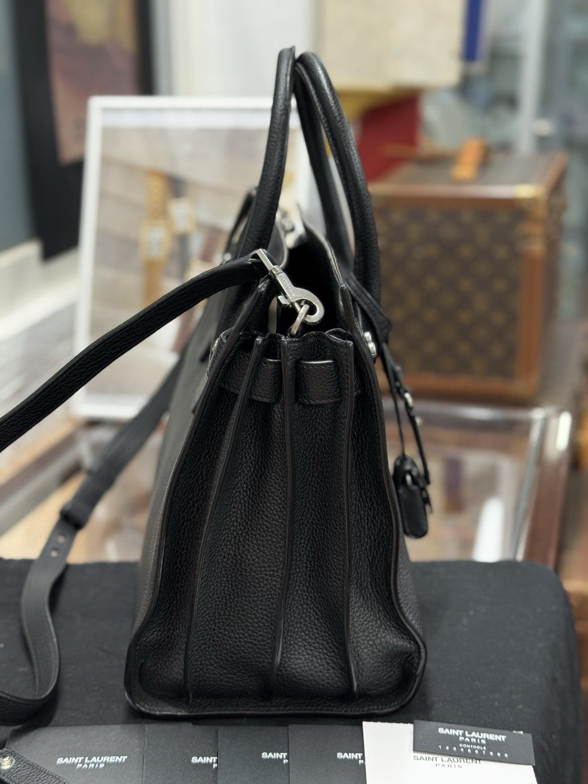 Saint Laurent Sac de Jour Medium Schwarz Leder Umhängetasche