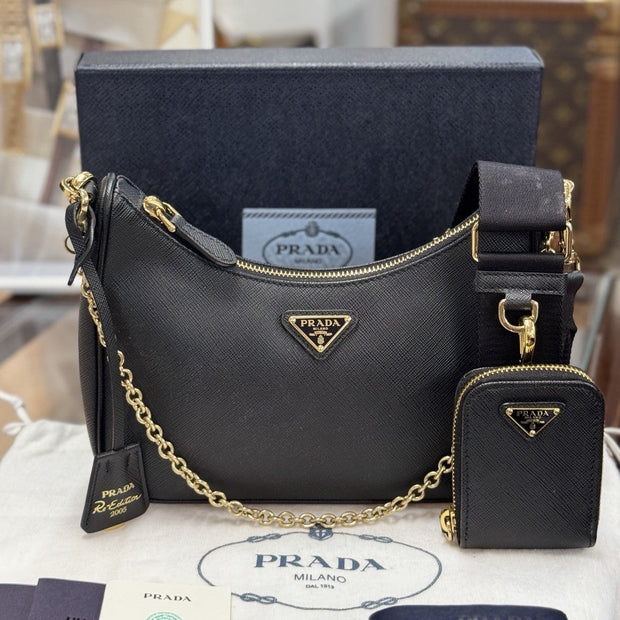 Prada Re-Edition 2005 Umhängetasche Saffiano Leder Schwarz Gold