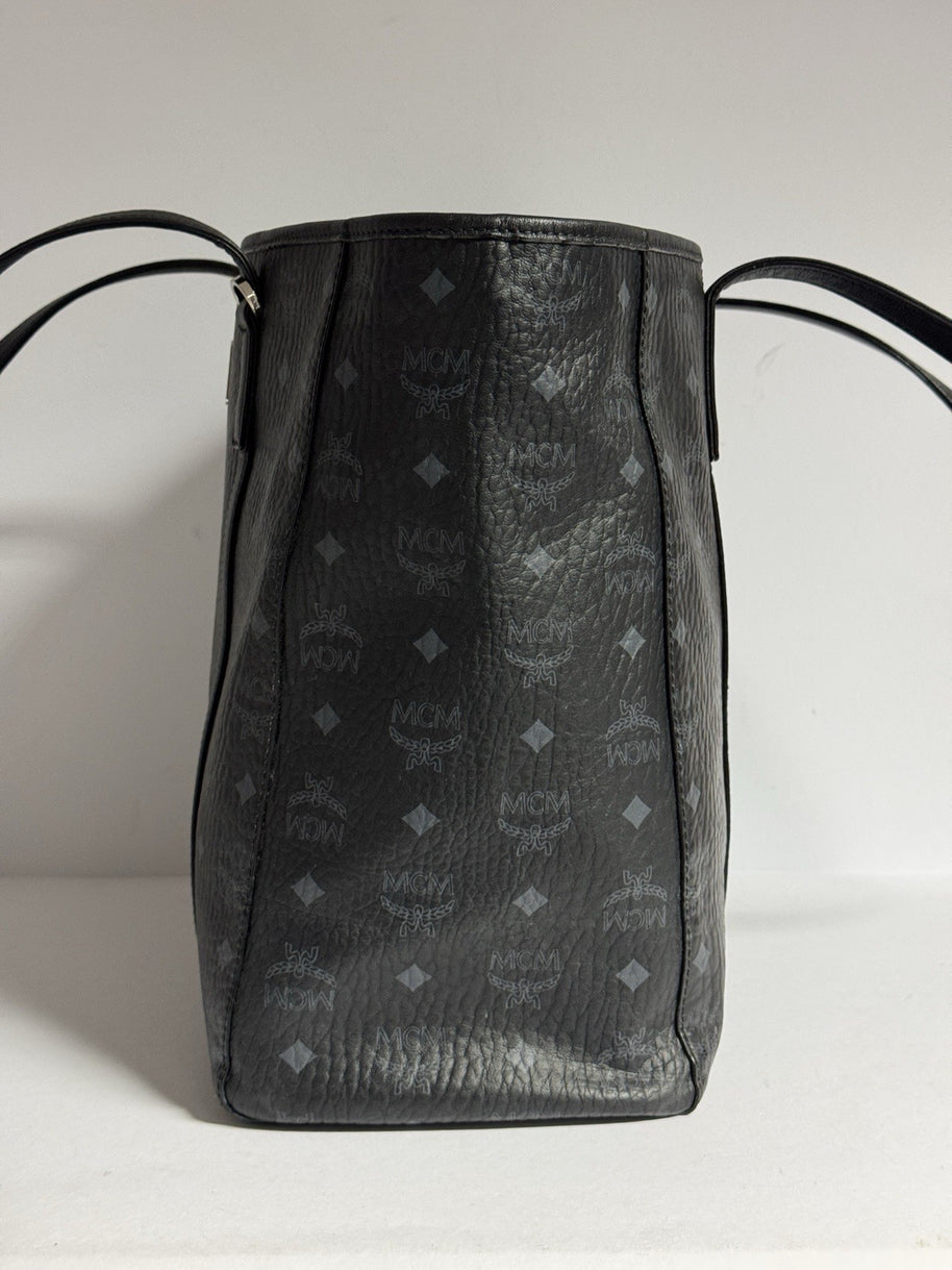 MCM Toni Medium Shopper mit Reissverschluss in Visetos Schwarz mit Rechnung