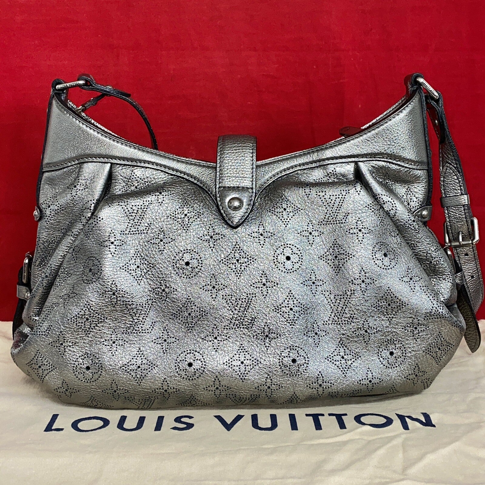 Louis Vuitton M95718 Mahina XS Silver/Silber Damen Umhängetasche NP: 2.395€