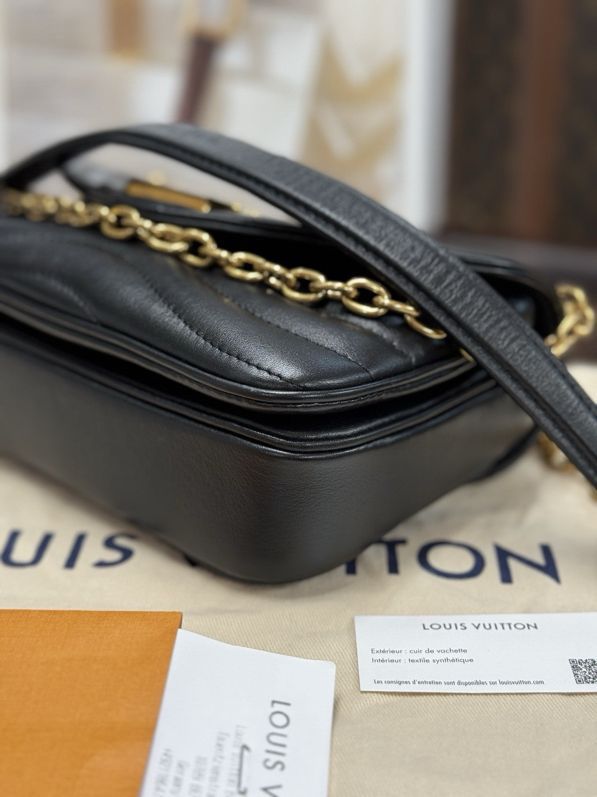 Louis Vuitton New Wave Chain PM Umhängetasche Leder Schwarz Gold M20687