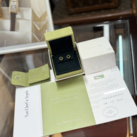 Van Cleef & Arpels Ohrstecker Sweet Alhambra 18 Karat Gelbgold Onyx VCARA44900